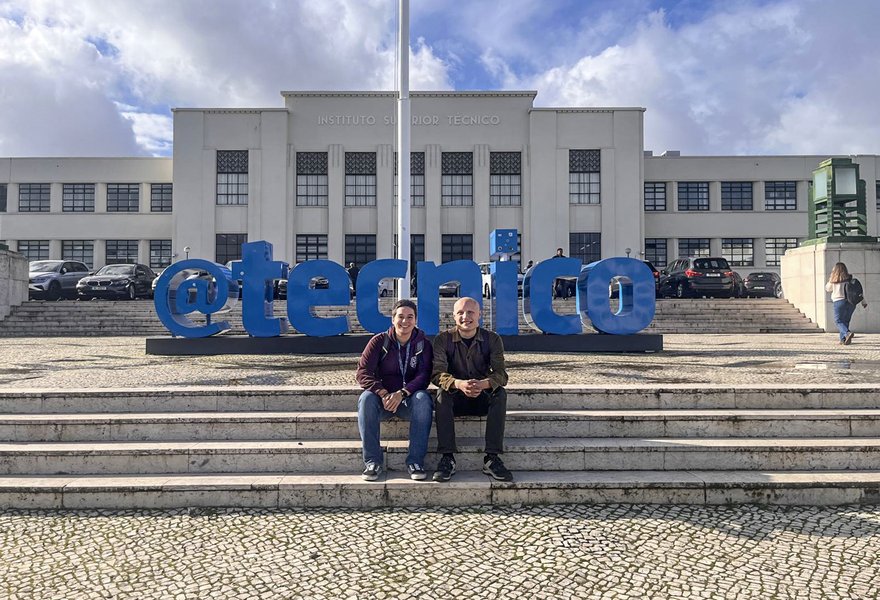 Lucia and Leart in front of Técnico's central main building, in Lisbon.