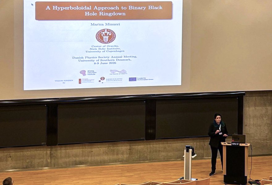 Center of Gravity member Marica Minucci speaking at the 2026 annual meeting of Dansk Fysisk Selskab (DFS26).