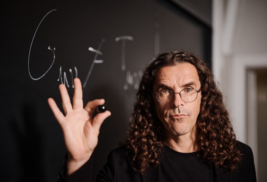 Vitor Cardoso holding a marble