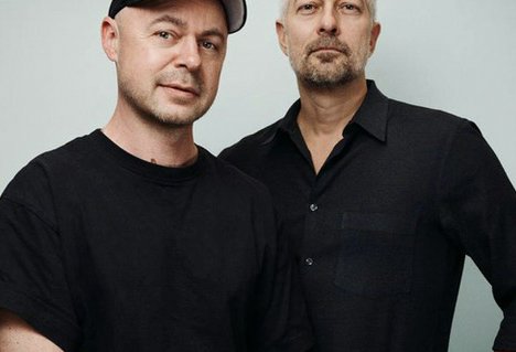 The hosts of the Podcast "Ingen dumme spørgsmål" ("No Stupid Questions") on Radio IIII