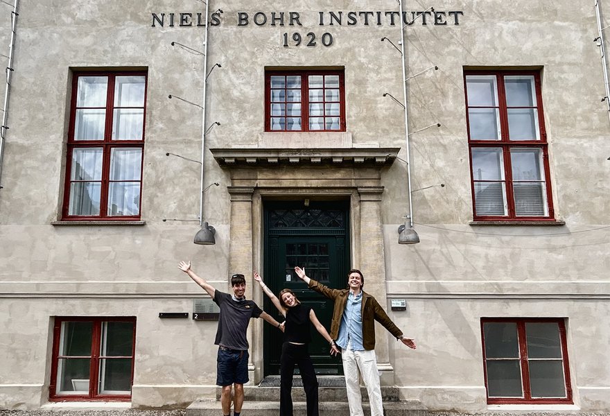 Jose, Maddalena and Luka joyously posing in front of the Nilels Bohr Institute.