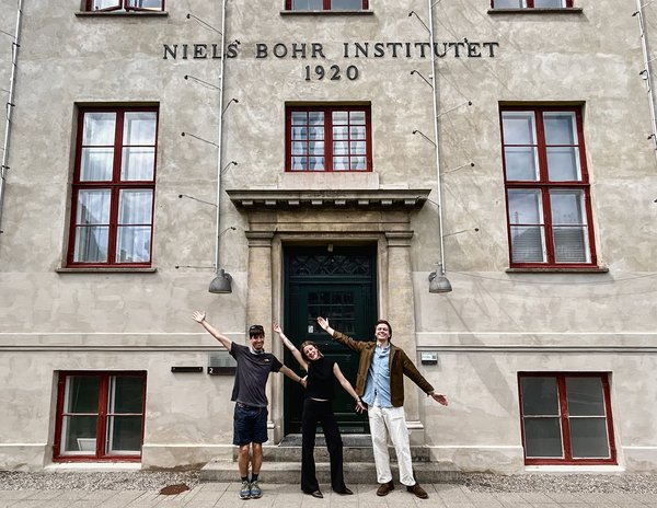 Jose, Maddalena and Luka joyously posing in front of the Nilels Bohr Institute.