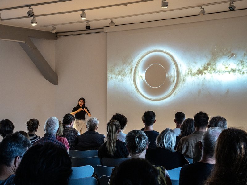 Photos from the lecture Black Holes: When Light Falls In, by Lorena Magaña Zertuche