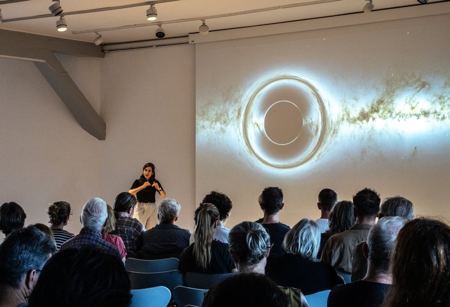Photos from the lecture Black Holes: When Light Falls In, by Lorena Magaña Zertuche
