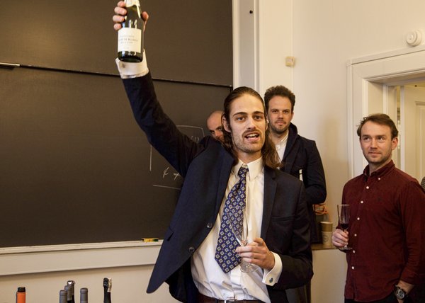 Celebrations during the reception for Kai Hendriks PhD defense.