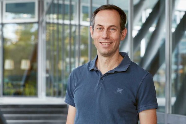 Photo of Renato Renner